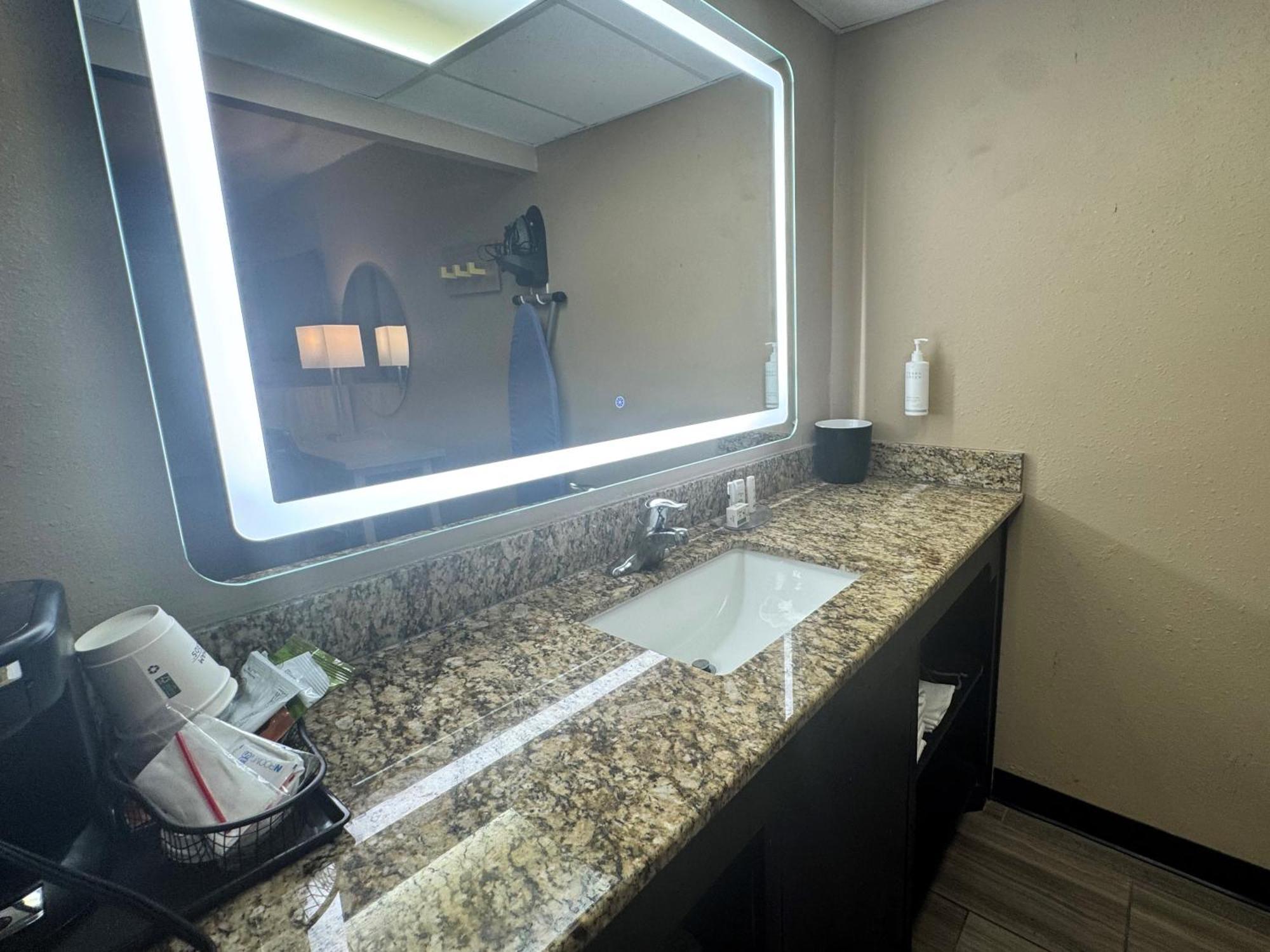 Super 8 By Wyndham Corpus Christi Airport Exterior foto