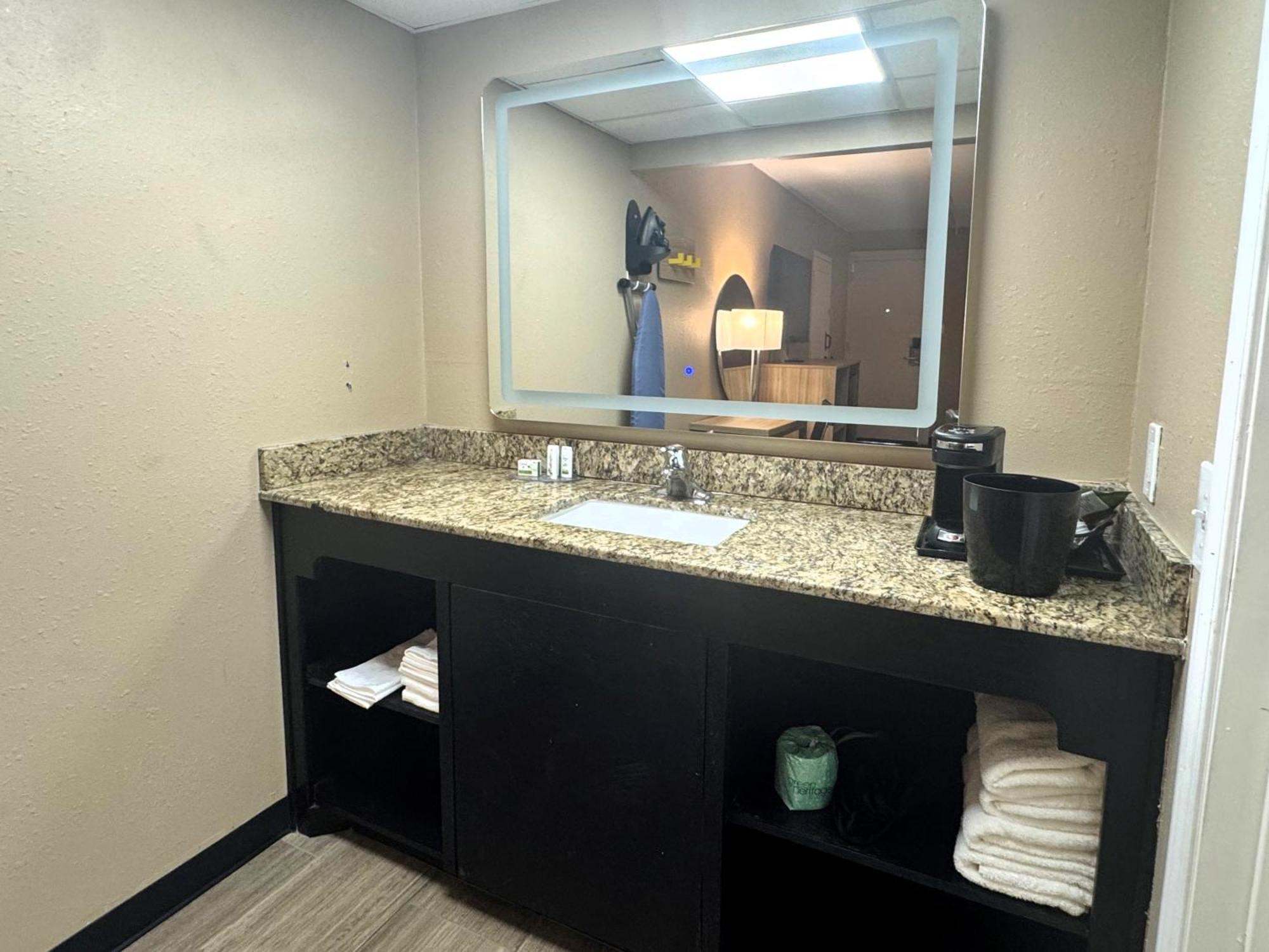 Super 8 By Wyndham Corpus Christi Airport Exterior foto