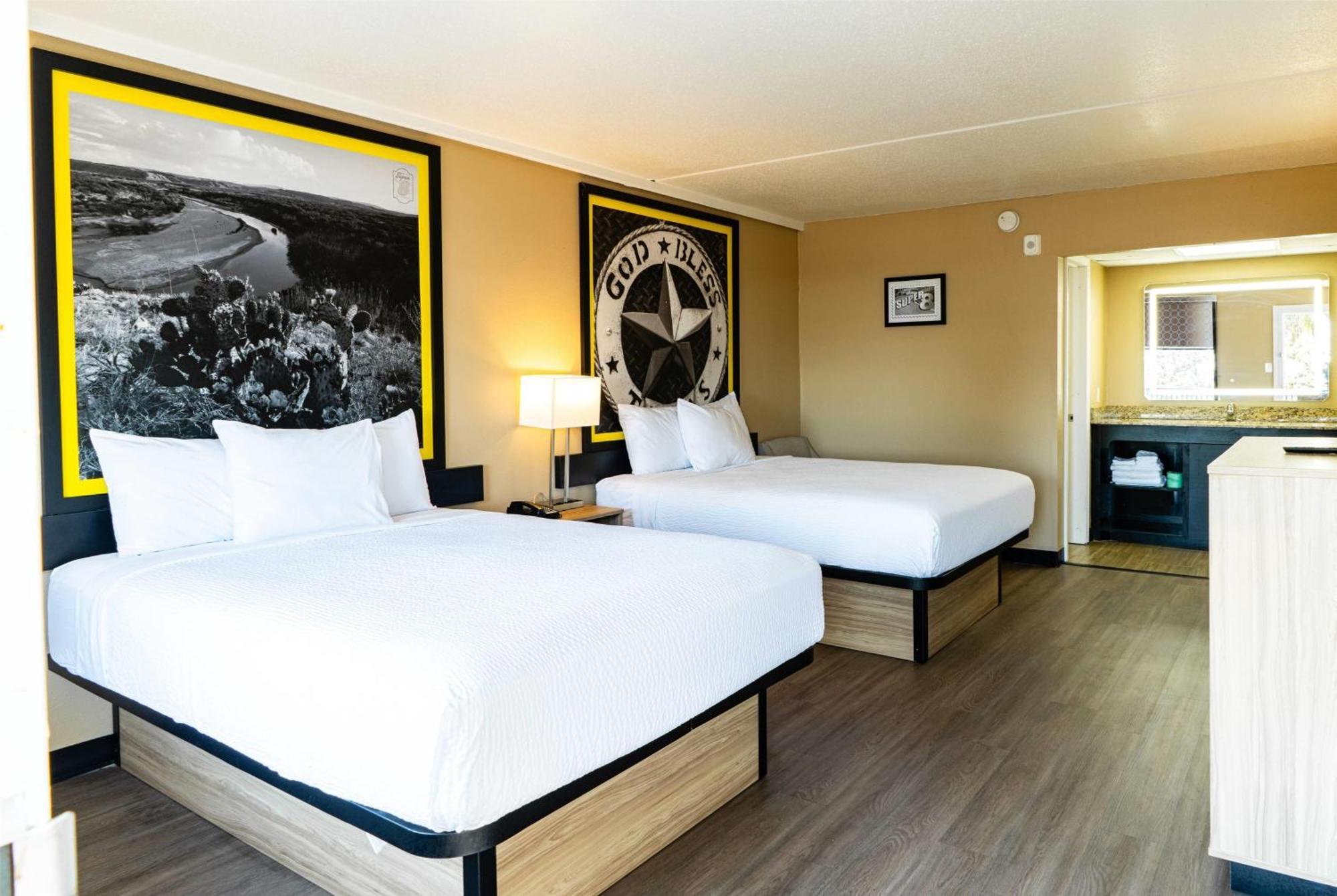 Super 8 By Wyndham Corpus Christi Airport Exterior foto
